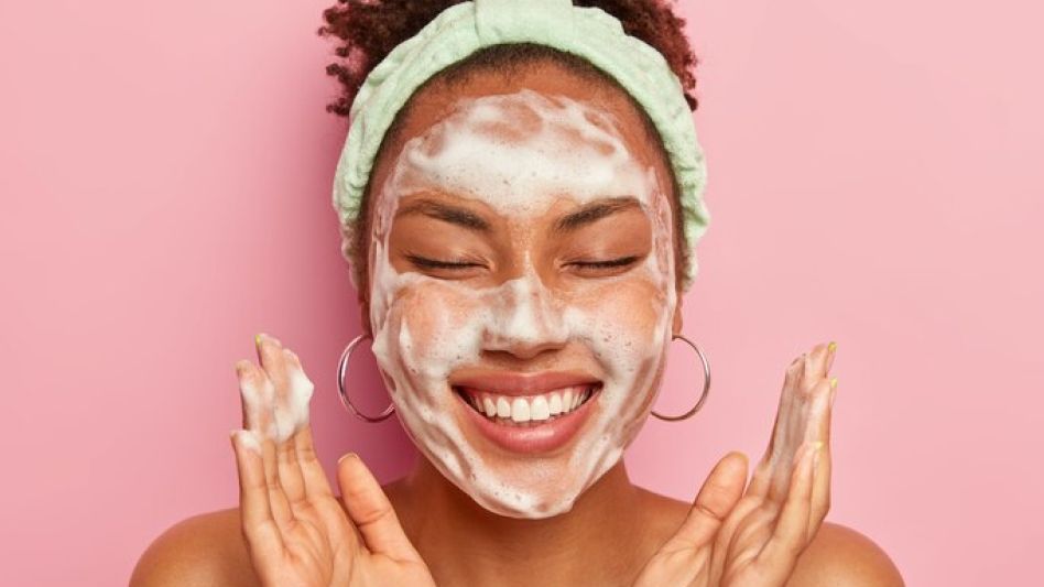 CÓMO REALIZAR TU RUTINA DE SKINCARE EN 5 SIMPLES PASOS